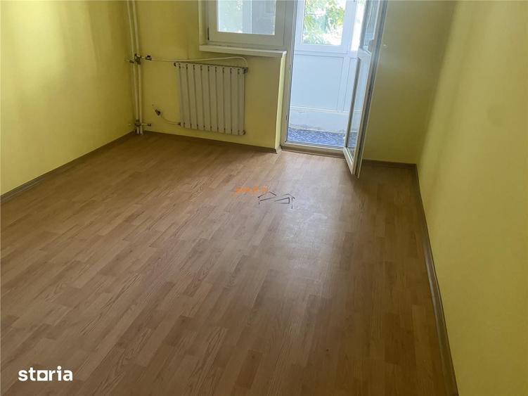 Apartament cu 4 camere nedecomandat în Sud