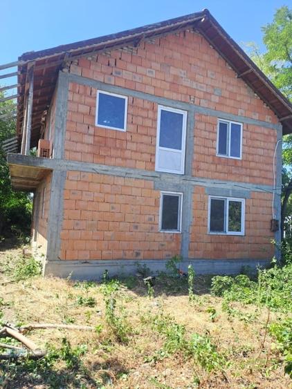 Casă individuală cu 5 camere cu Teren 848 Mp în Sud-Vest