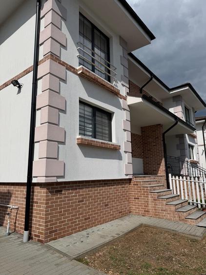 Duplex cu 4 camere cu Canalizare în Șura Mică