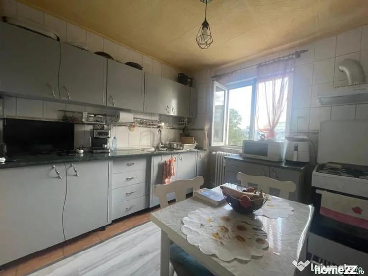 Apartament cu 3 camere semidecomandat în Valea Rosie