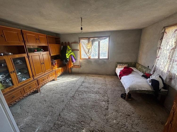 Casă cu 3 camere cu Teren 12527 Mp în Vitomirești
