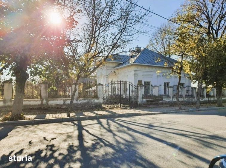 Casă cu 6 camere cu Teren 3032 Mp în Ultracentral