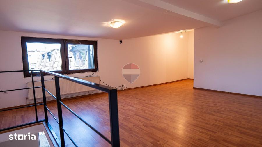 Casă cu 9 camere cu Teren 160 Mp în Chitila