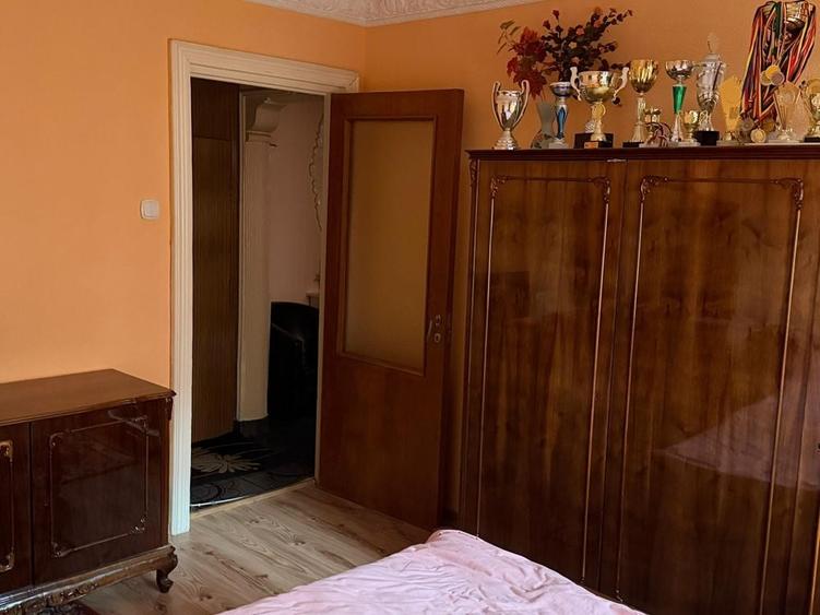 Apartament cu 3 camere decomandat în Exterior Vest