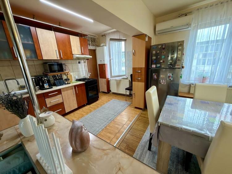 Apartament cu 3 camere decomandat în Ungheni