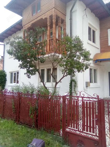Casă cu 6 camere în Rucăr