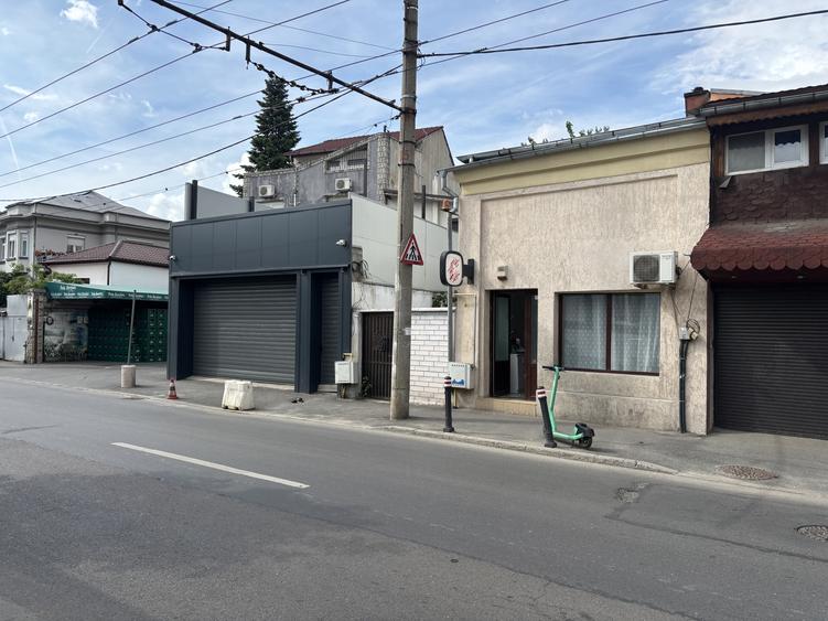 Casă individuală cu 6 camere cu Canalizare în Iancului