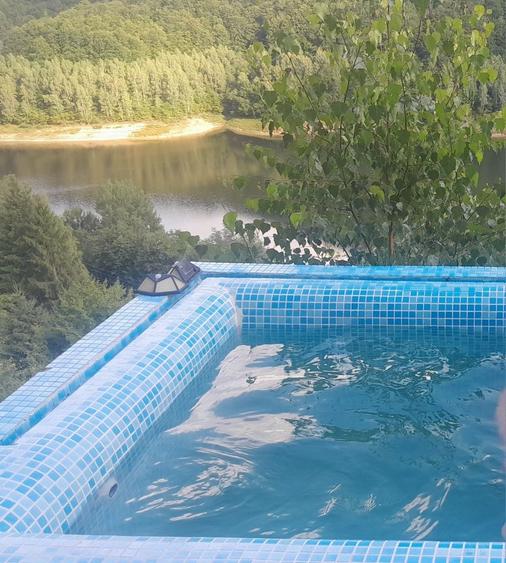 Casă cu 4 camere în Tău