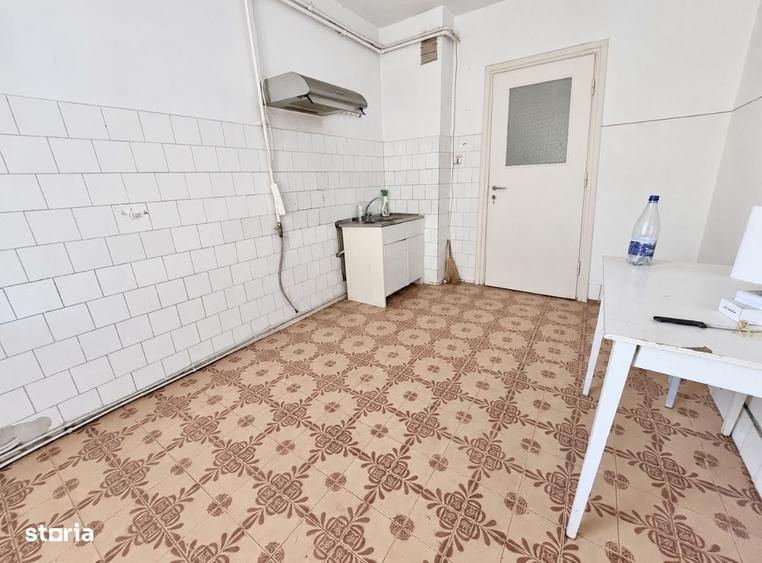 Apartament cu 3 camere decomandat în Tudor