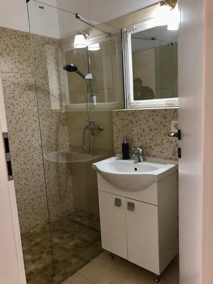 Apartament cu 3 camere decomandat în Torontalului