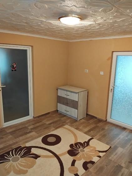 Casă individuală cu 4 camere cu Canalizare în Periferie