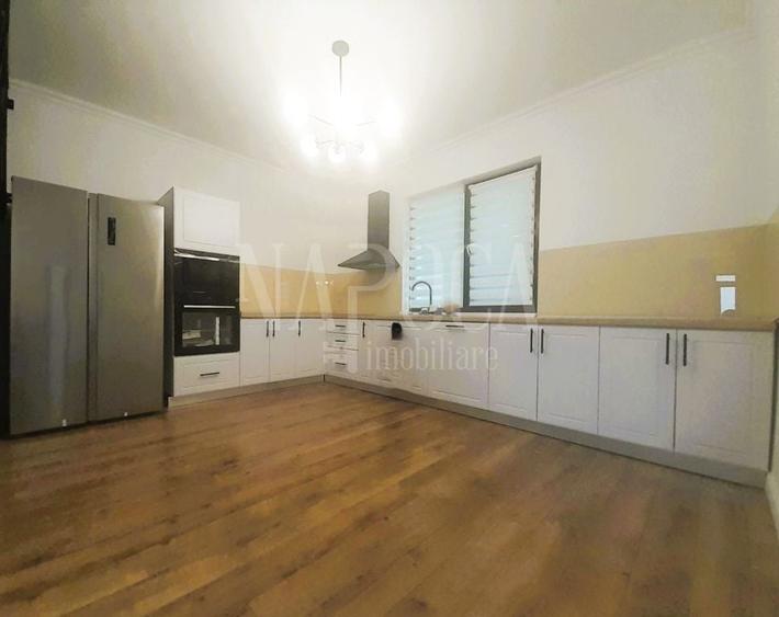 Casă individuală cu 5 camere cu Canalizare în Sânmartin