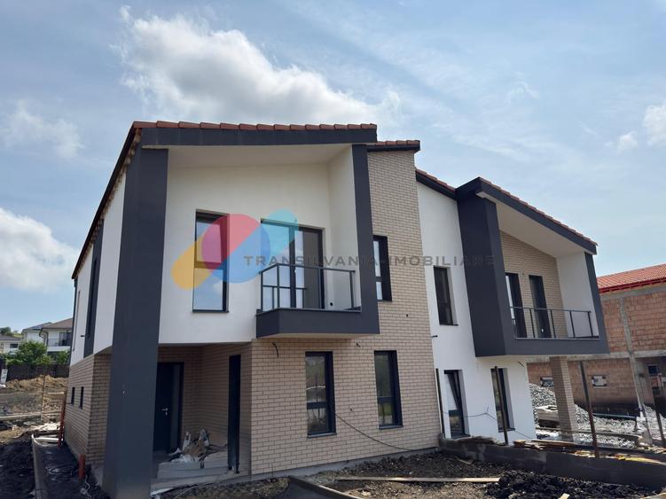 Duplex cu 4 camere cu Canalizare în Chinteni