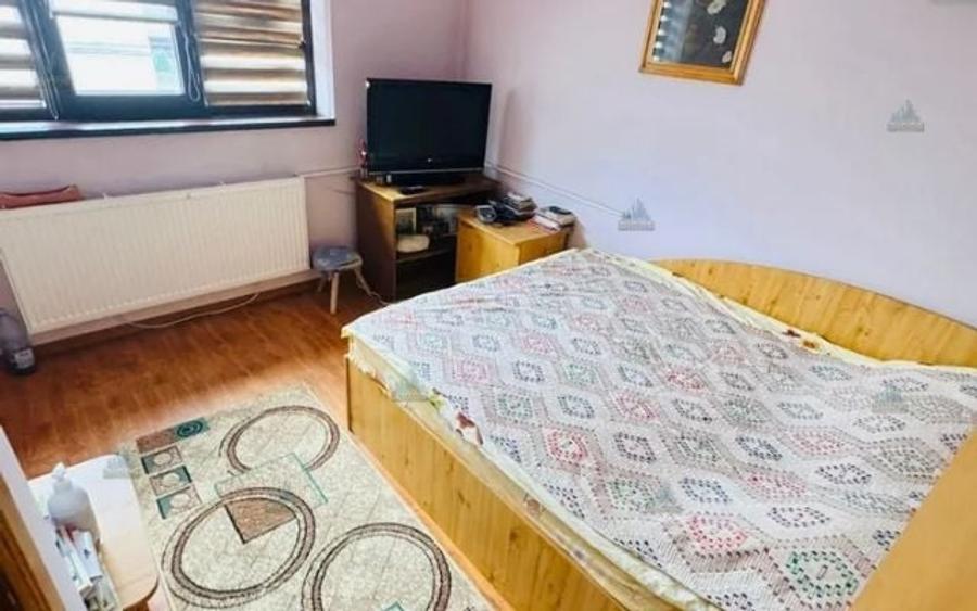 Casă individuală cu 5 camere cu Canalizare în Central