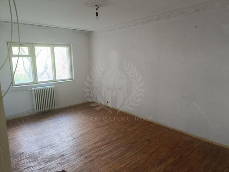 Apartament cu 3 camere decomandat în Vest