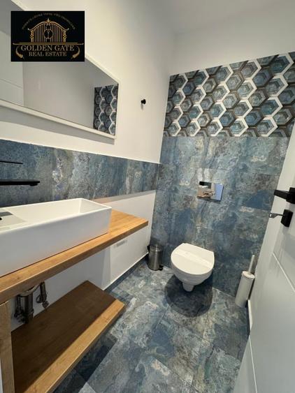 Casă individuală cu 9 camere cu Canalizare în Tineretului