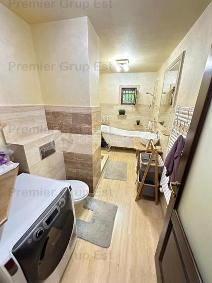 Apartament cu 3 camere decomandat, mobilat în Central
