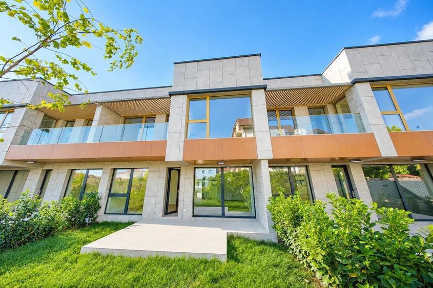 Casă individuală cu 4 camere decomandat cu Canalizare în Pipera
