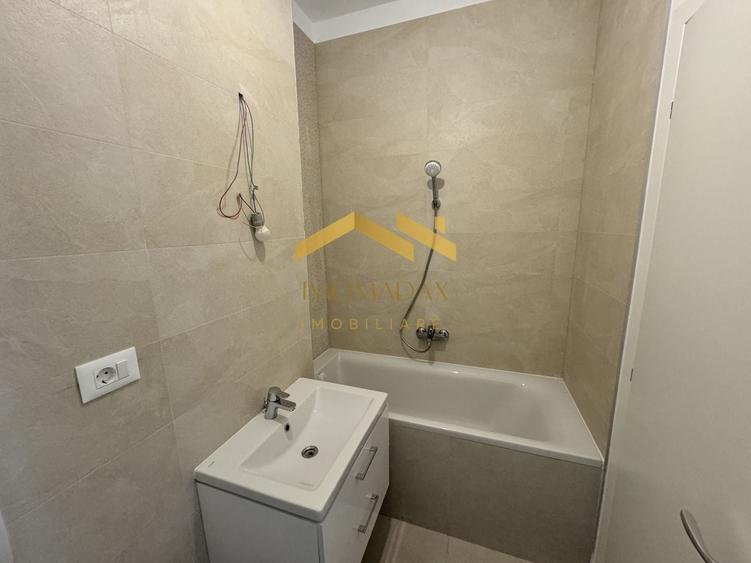 Penthouse cu 3 camere decomandat în Aradului