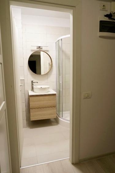 Apartament cu 3 camere decomandat, mobilat în Central
