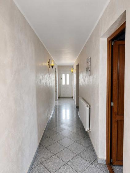 Casă cu 4 camere în Ostroveni