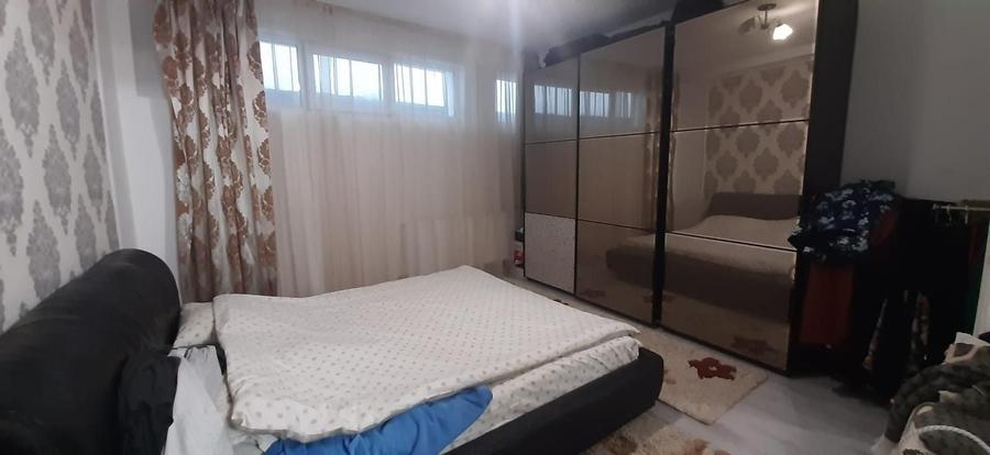 Apartament cu 3 camere decomandat în Jiului