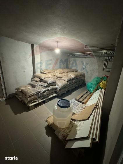 Casă cu 5 camere cu Teren 946 Mp în Golești