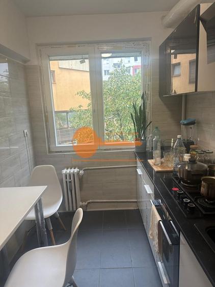 Apartament cu 3 camere semidecomandat, mobilat în Domenii