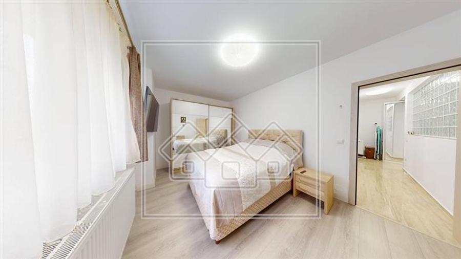 Apartament cu 3 camere decomandat în Piața Cluj