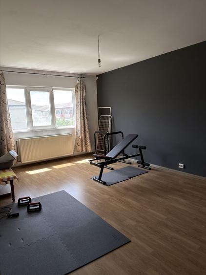 Apartament cu 3 camere decomandat în Lipovei