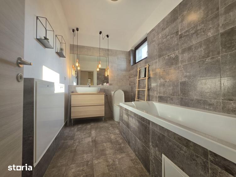 Casă cu 5 camere cu Teren 250 Mp în Central