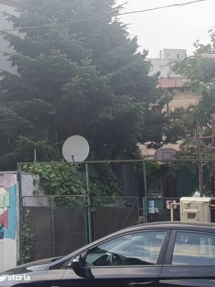 Casă cu 8 camere cu Teren 220 Mp în Grivița