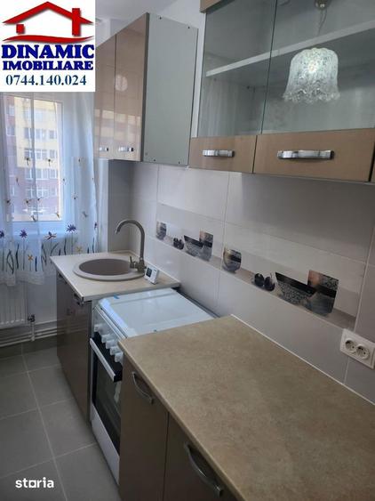 Apartament cu 3 camere semidecomandat, mobilat în Ultracentral