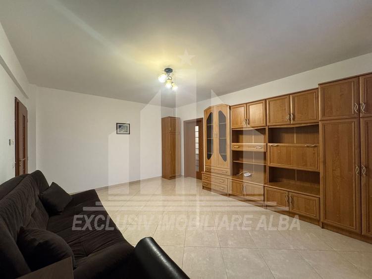 Apartament cu 2 camere semidecomandat, mobilat în Central