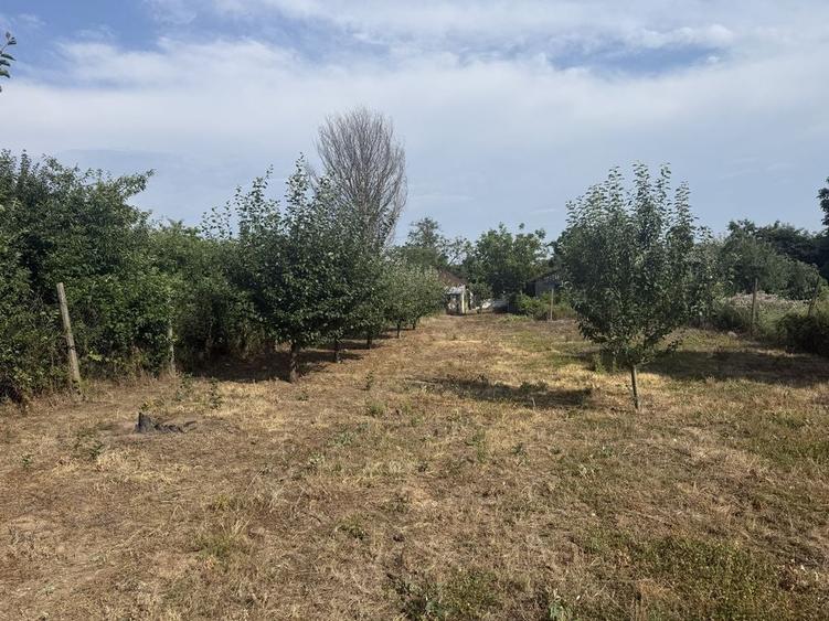 Casă cu 4 camere în Străoane