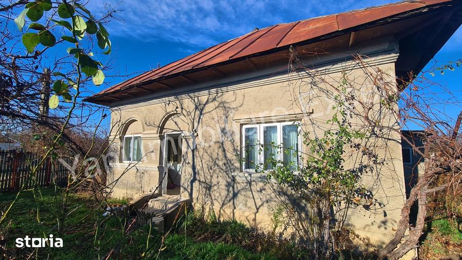 Casă cu 2 camere cu Teren 3500 Mp în Merișani