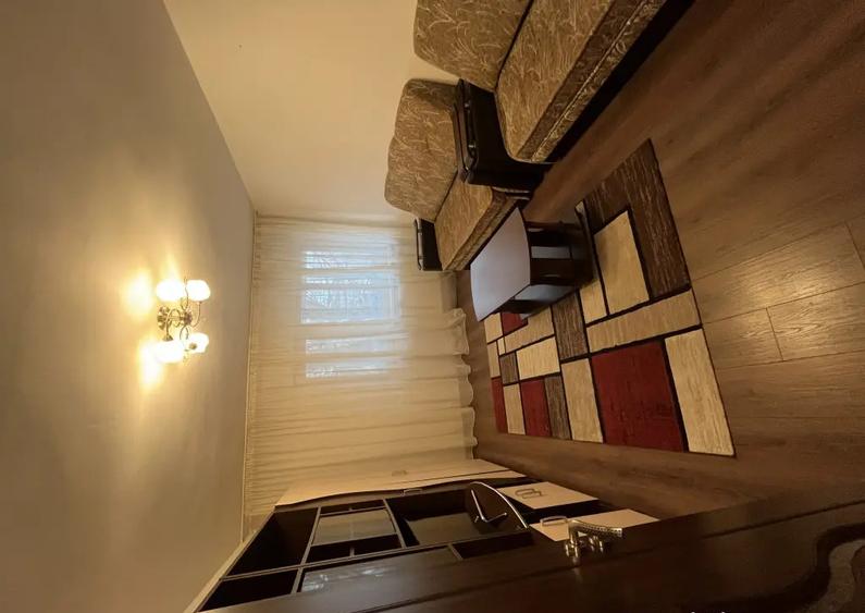 Apartament cu 2 camere semidecomandat în Traian