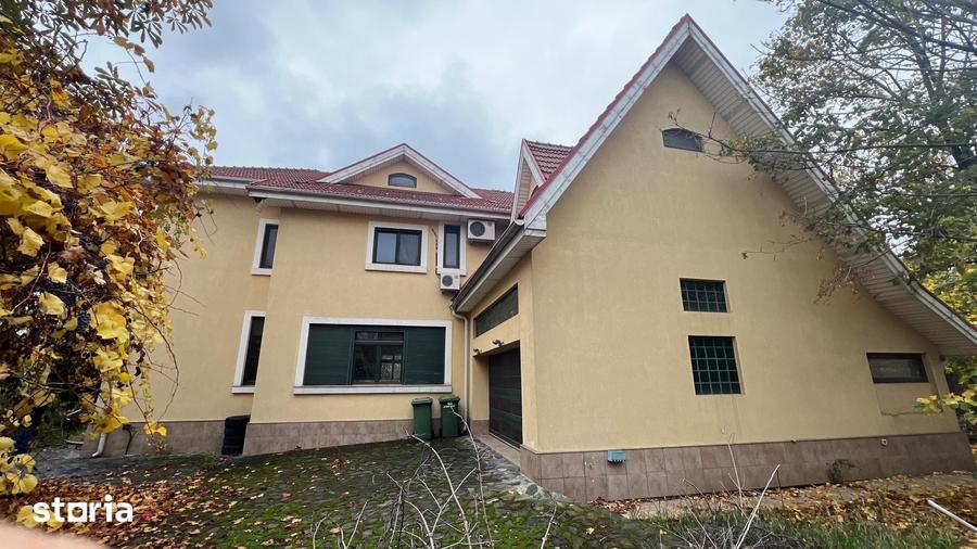 Casă cu 7 camere cu Teren 652 Mp în Sud