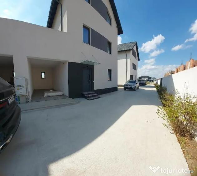 Casă cu 5 camere cu Teren 300 Mp în Central