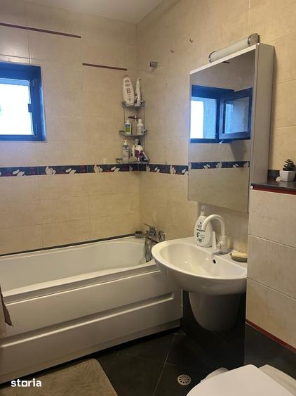 Apartament cu 3 camere decomandat în Canta