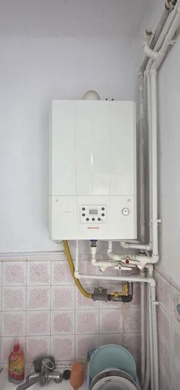 OCAZIE ! CENTRU PIATA UNIRII 2 CAMERE 2 BALCOANE ETAJ 1 BOXA 77.000 E - 18