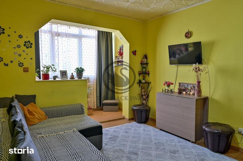 Apartament cu 3 camere semidecomandat, mobilat în Malu Roșu