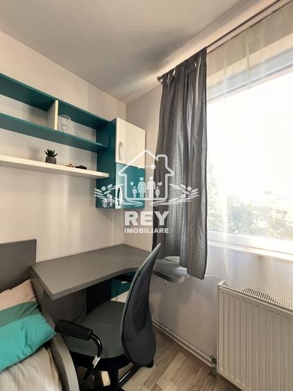 Apartament cu 3 camere semidecomandat în Turnișor