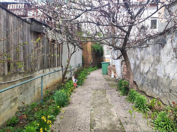 Apartament cu 2 camere decomandat în Victoriei