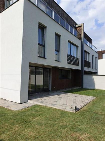 Duplex cu 5 camere cu Canalizare în Europa