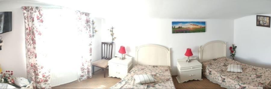 Casă individuală cu 5 camere cu Garaj în Siriu