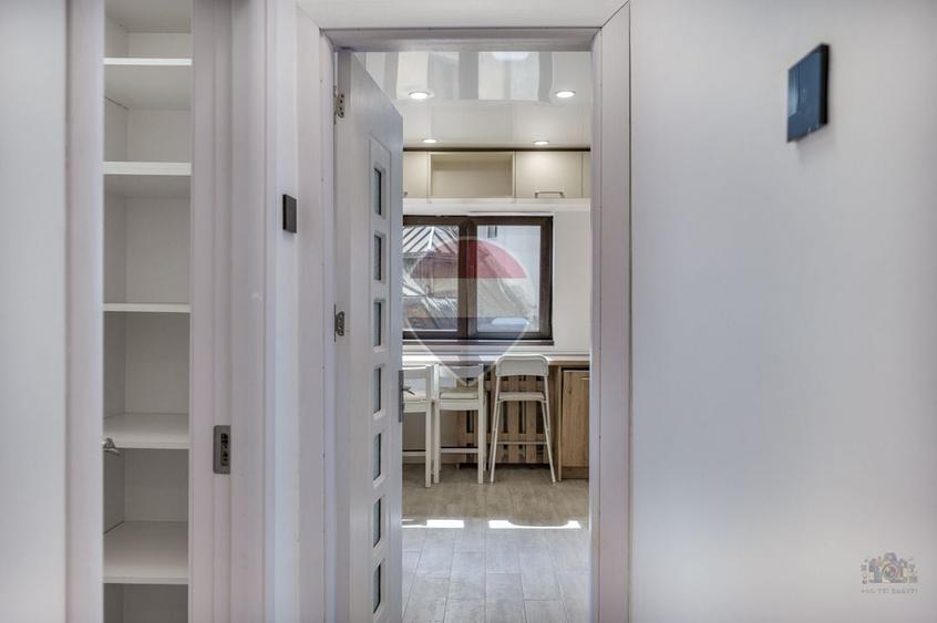 Apartament cu 4 camere decomandat în P-ța Unirii