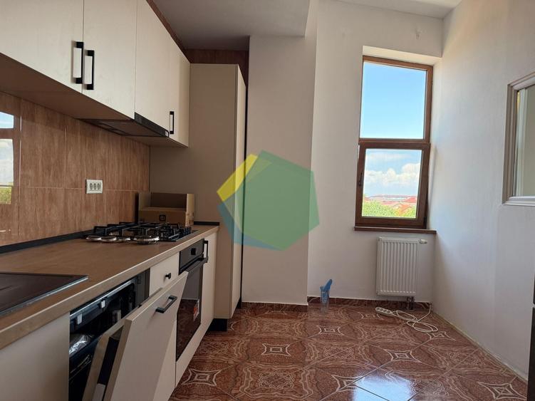 Apartament cu 3 camere semidecomandat, mobilat în Central