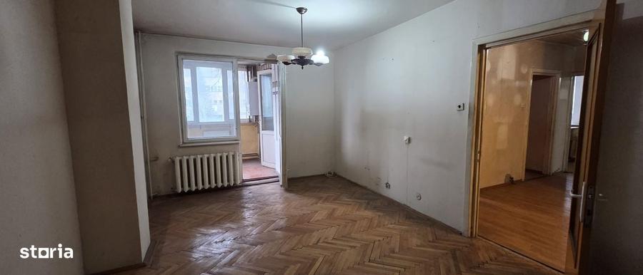 Apartament cu 3 camere decomandat în Central