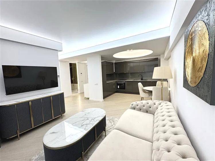 Apartament cu 3 camere semidecomandat, mobilat în Pipera